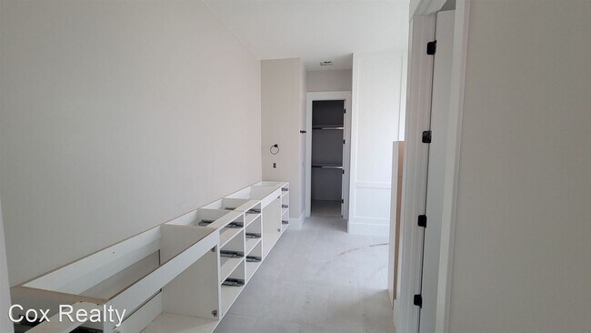 Building Photo - 5 br, 3.5 bath House - 422 S Beck Dr