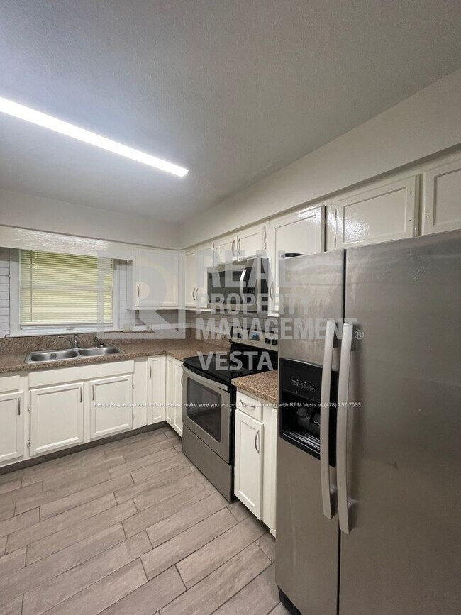 Building Photo - Updated Three Bedroom Home in Lake Wildwood