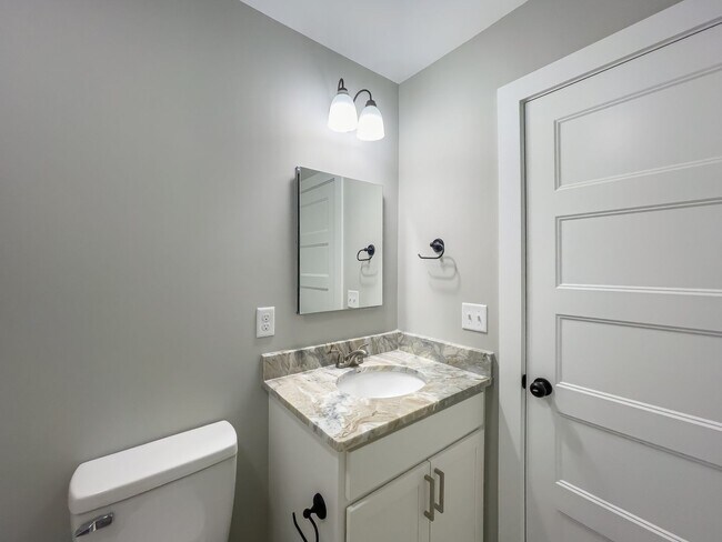 Foto del edificio - Stunning Three-Bedroom Home near Biltmore ...