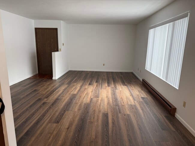 Building Photo - 725 Duggan Dr