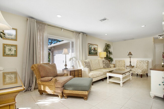 Foto del edificio - 645 103rd Ave N