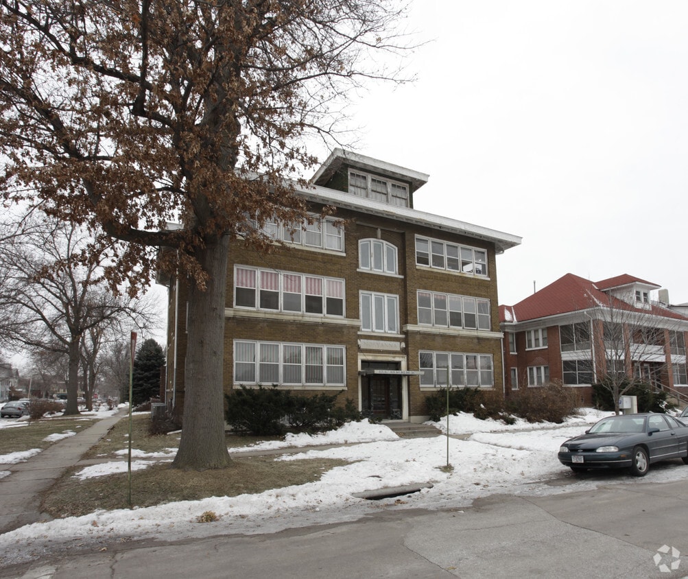 829 Goodhue Blvd, Lincoln, NE 68508 Apartments in Lincoln, NE