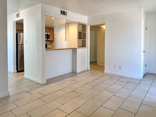 Photo - 1620 N Wilmot Rd Apartment