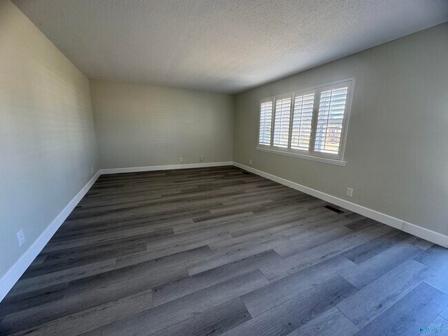 Foto del edificio - 9904 Willow Cove Rd SE