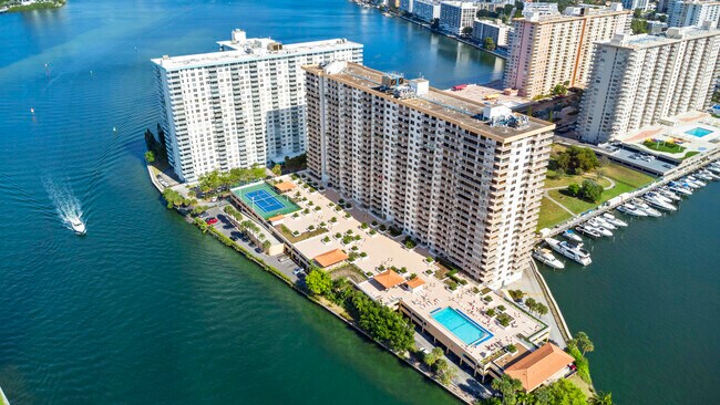 Foto del edificio - 290 174th St St