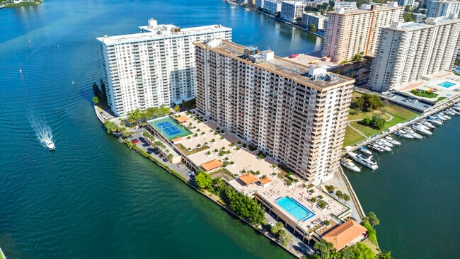 Building Photo - 290 174th St St