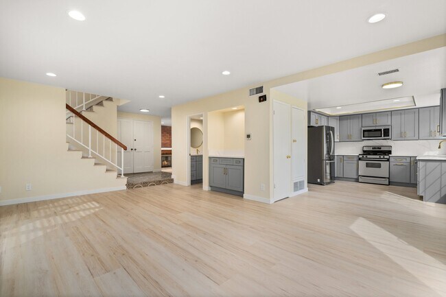 Building Photo - 306 Dolores Cir