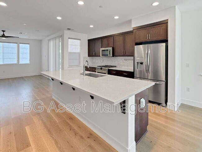 Building Photo - 223 Bolt Ct