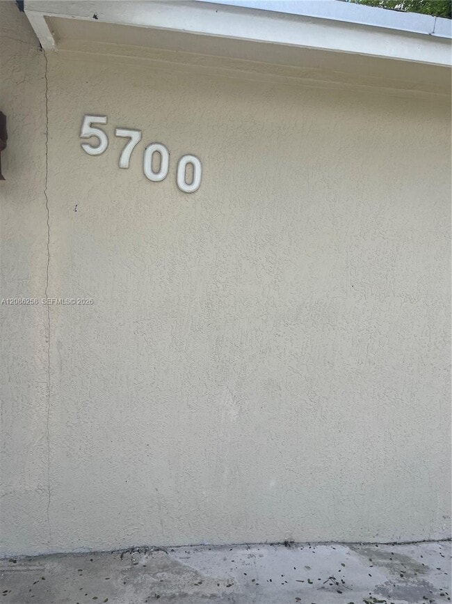 Building Photo - 5700 SW 37 Ct