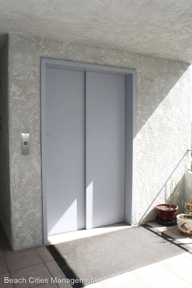 Building Photo - 2 br, 2 bath House - 2600 E. Panorama Driv...