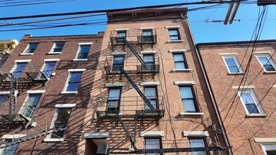 Building Photo - 212 Peete St