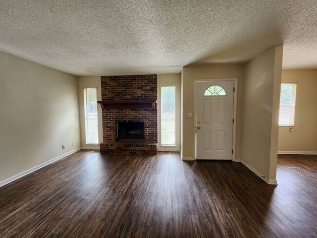Building Photo - Coming Soon -2 Bedroom 1 Bath -Duplex Lake City