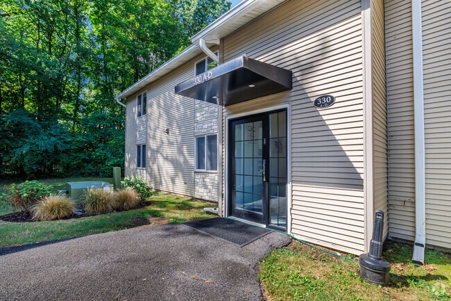 Entrance - Palace Court Apartments