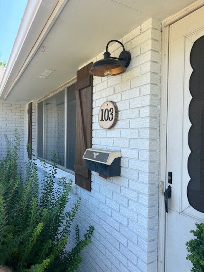 Foto del edificio - 3-bedroom home close to downtown Longmont ...