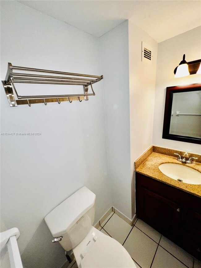Building Photo - 2899 Collins Ave