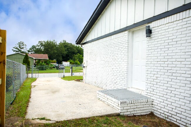 Foto del edificio - 3410 Lancing Ct