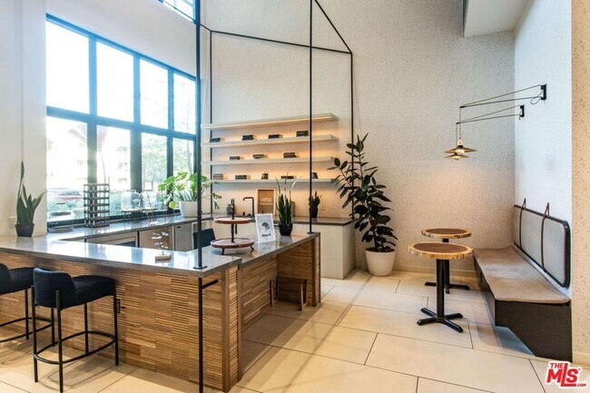 Foto del edificio - 6606 Variel Ave