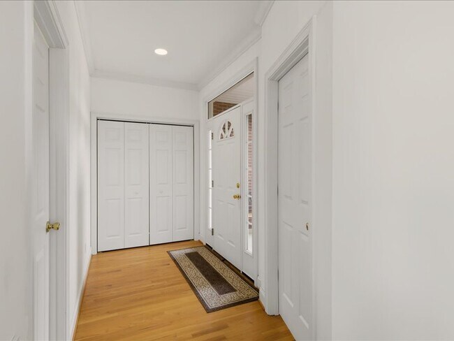 Foto del edificio - 5320 Baumgardner Rd