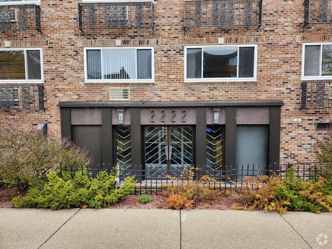 Building Photo - 2222 E Belleview Pl