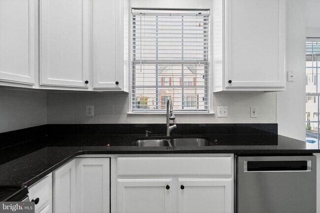 Building Photo - 21748 Kings Crossing Terrace