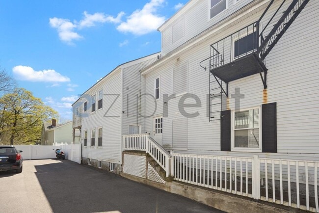 Building Photo - Unit 3F