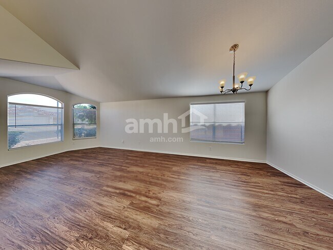 Foto del edificio - 7521 W Kerry Ln