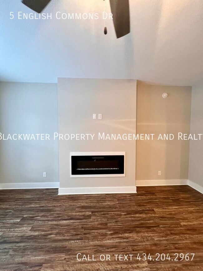 Building Photo - Act Fast! 2 Bedroom in English Commons!