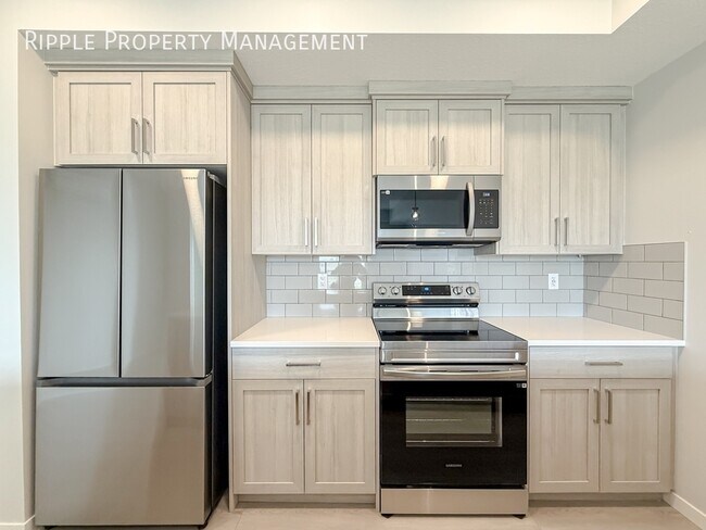 Building Photo - Modern 2 Beds, 2 Baths Apartment/Condo | A...