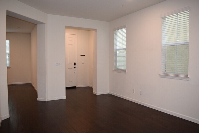 Foto del edificio - 2073 Mannington Pl