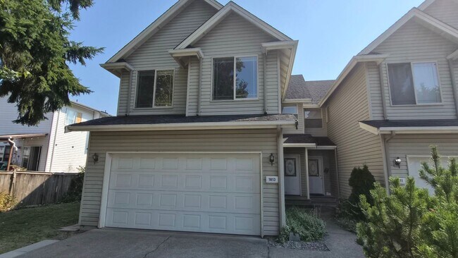 Building Photo - Barkley area townhouse at end of a non thr...