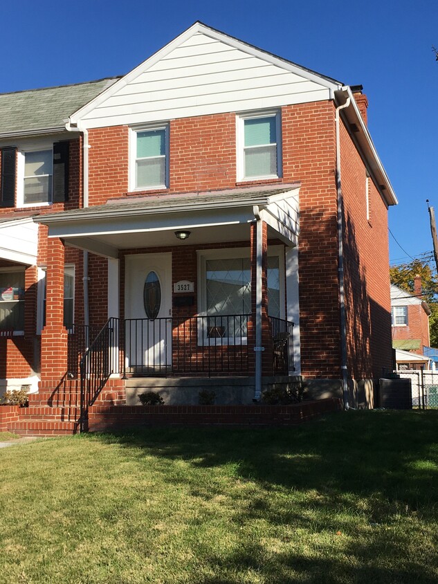 Primary Photo - $1895 / 3br - 1536ft2 - RECENTLY RENOVATED...