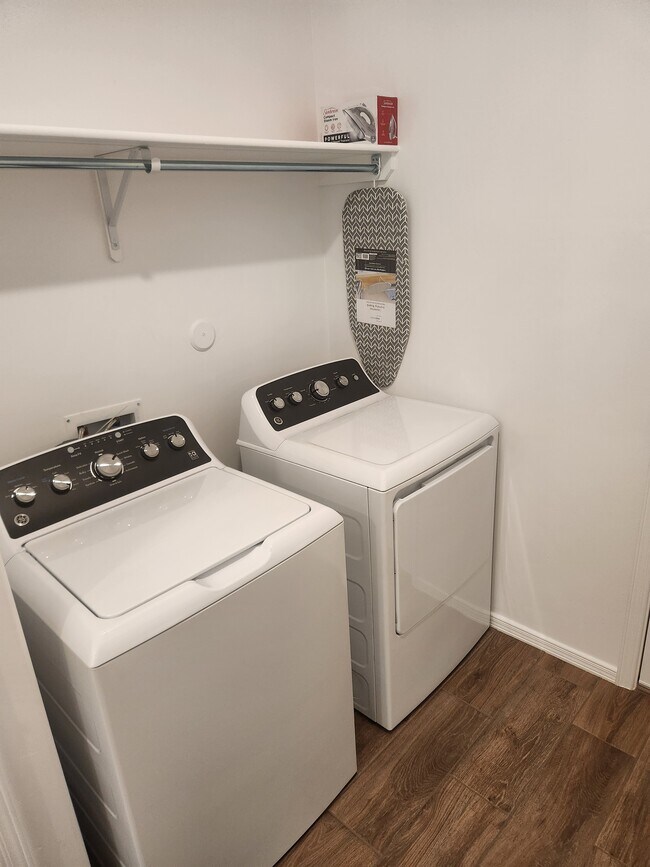 Foto del edificio - 3098 Gladstone St