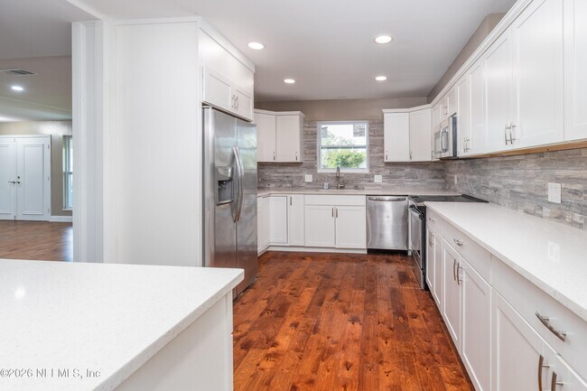 Foto del edificio - 2450 Fallen Tree Dr W