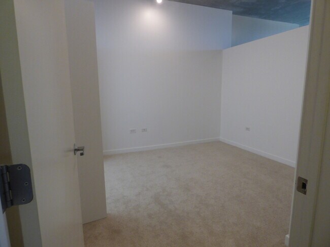 Building Photo - 235 W Van Buren St