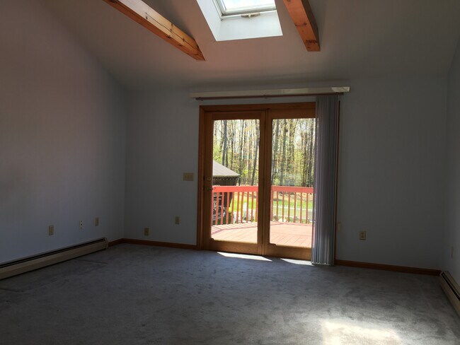 Foto del edificio - 38 Old Pond Rd