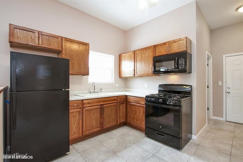 Primary Photo - 3 br, 1 bath Apartment - 8720 S Mackinaw Ave