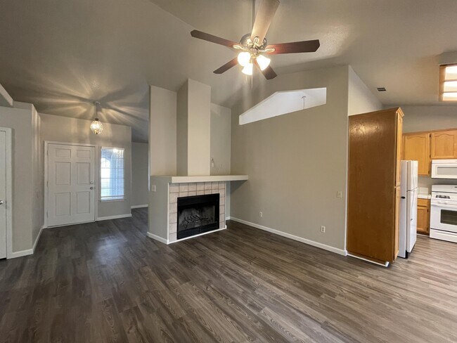 Building Photo - 13 Capshaw Ct