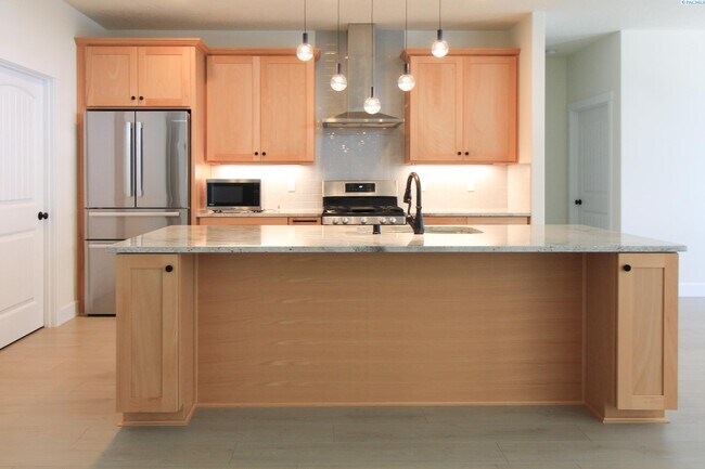 Foto del edificio - 3 Bed/2 Bath Kennewick Home with Office