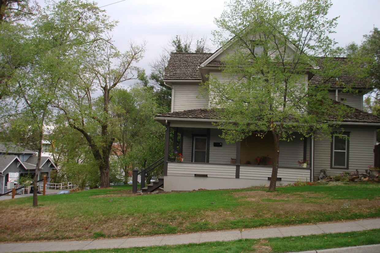 Building Photo - 600 NE Oak St
