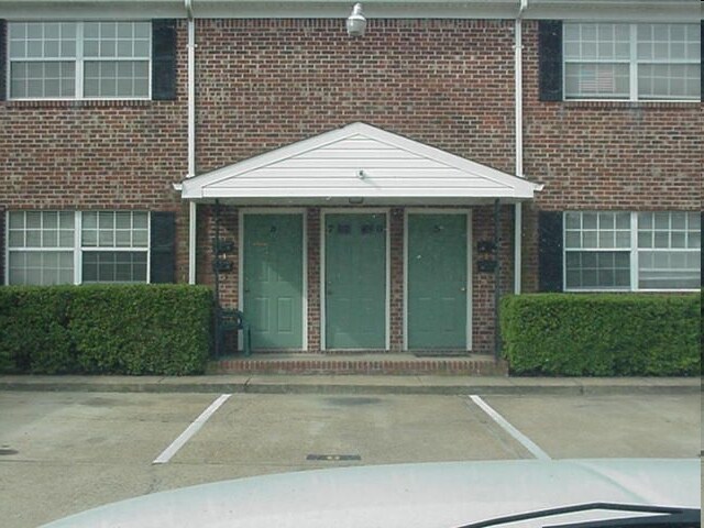 Larkspur Apartaments - Larkspur Apartments