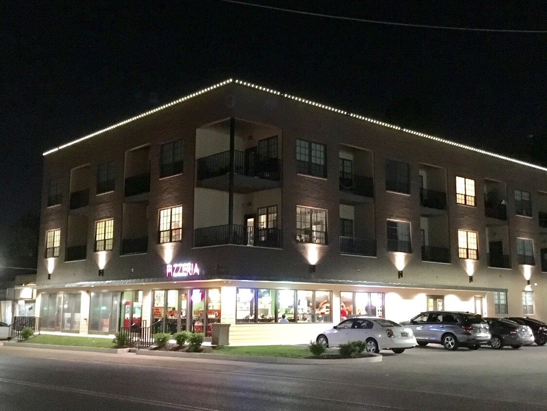 Foto principal - 235 S Florissant Rd