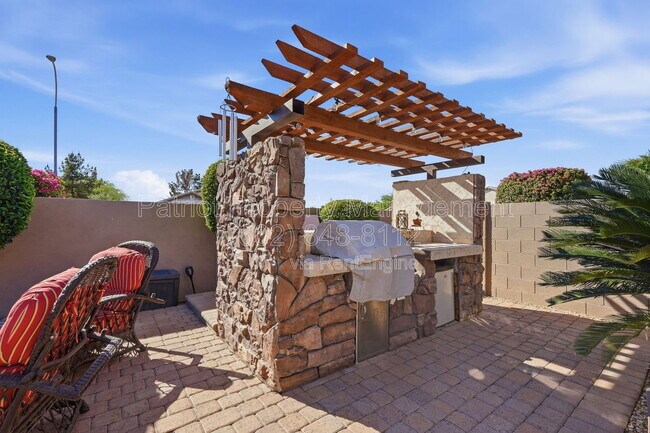 Building Photo - 8629 W Echo Ln