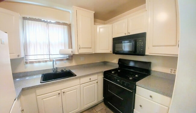 Foto del edificio - 127 Webster St NE