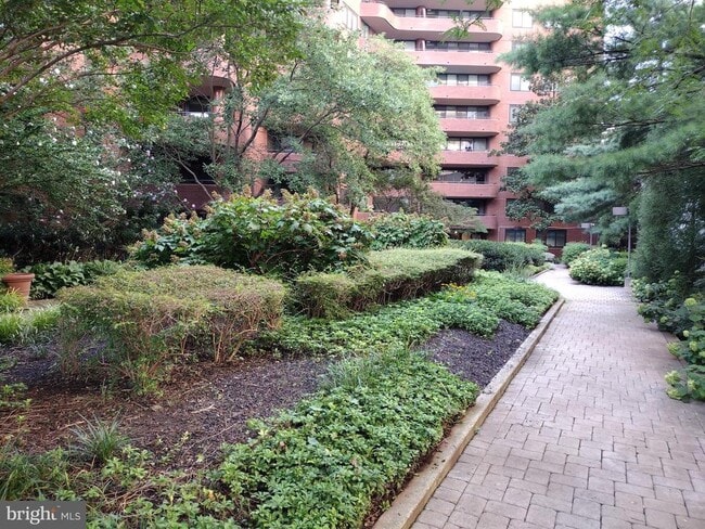 Building Photo - 4550 N Park Ave