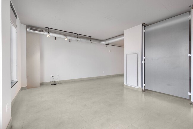 Building Photo - Lovely Studio-Style 1 Bedroom Condo Unit i...