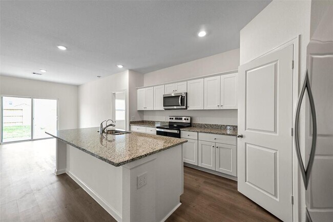 Building Photo - 27310 Clear Breeze Dr
