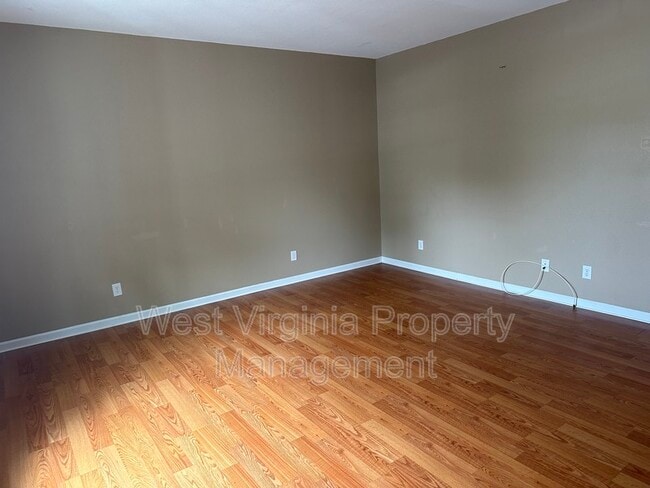 Building Photo - 113 Wickham Ave