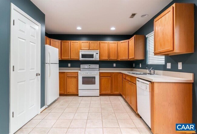 Foto del edificio - 121 Waterbury Ct
