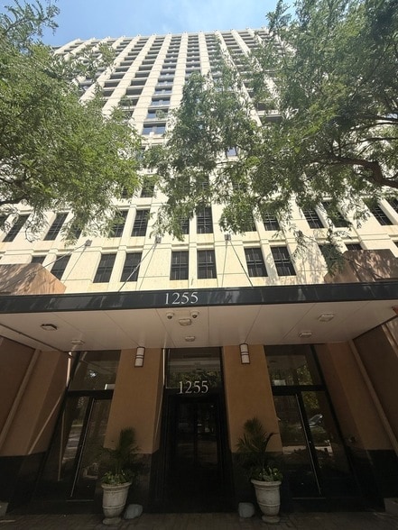 Photo - 1255 S State Street Unit 1614 Apartment