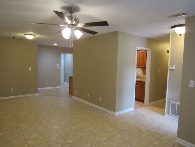 Building Photo - 255 Garden Cir
